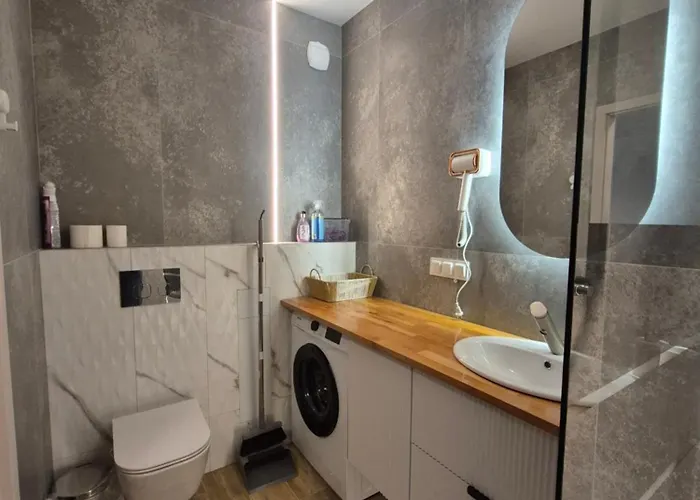 Na Mierzei Z Parkingiem I Bilardem